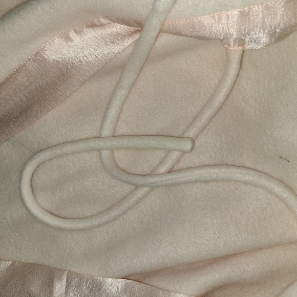 Victoria Secret Size Small Cozy & Warm Blush Robe - Picture 7 of 9